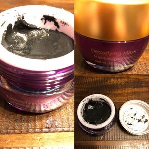 Younique Royalty Detoxifying Mask